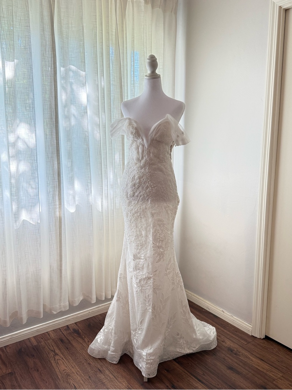Authentic Daria Karlozi “Héloïse” Sample Wedding Dress | EU 40 Off the Shoulder